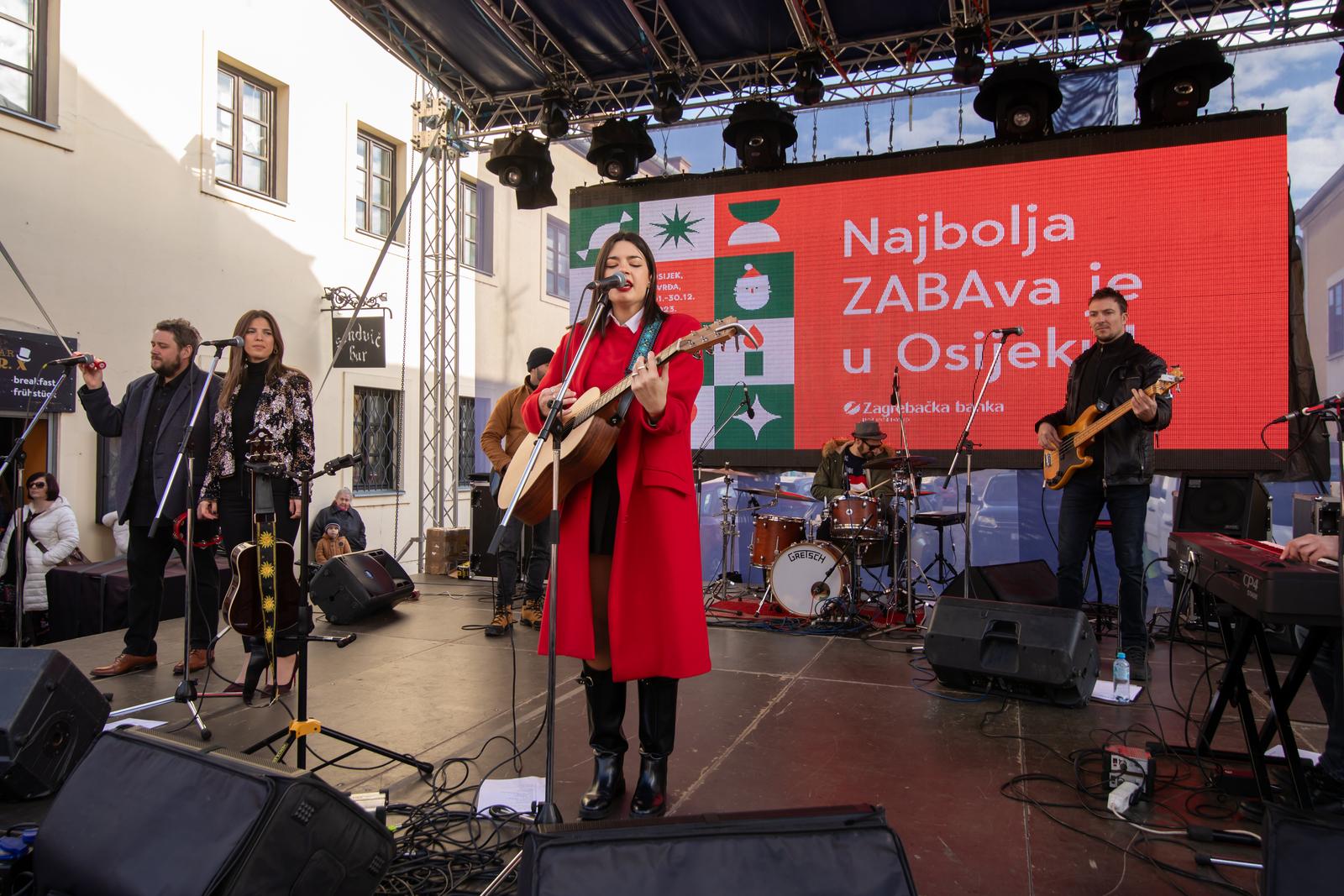 Doček male Nove godine 2023.
