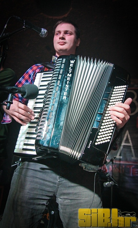 brkovi_mini_teatar_28_01_2012_s
