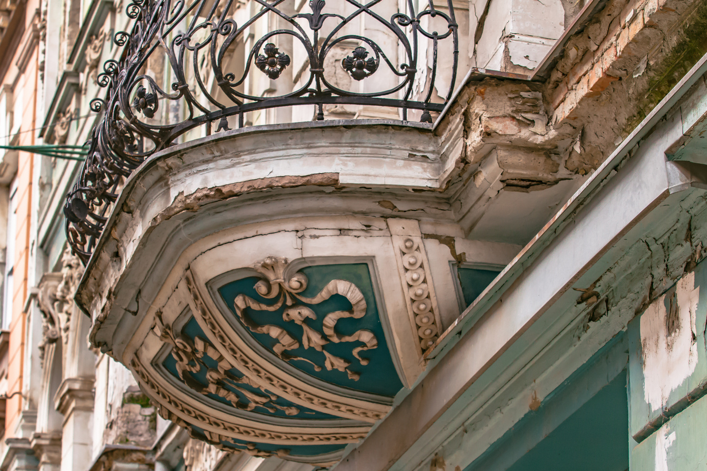 Hotel Royal i Pošta: Oronule fasade prijete prolaznicima Hotel Royal i Pošta: Oronule fasade prijete prolaznicima