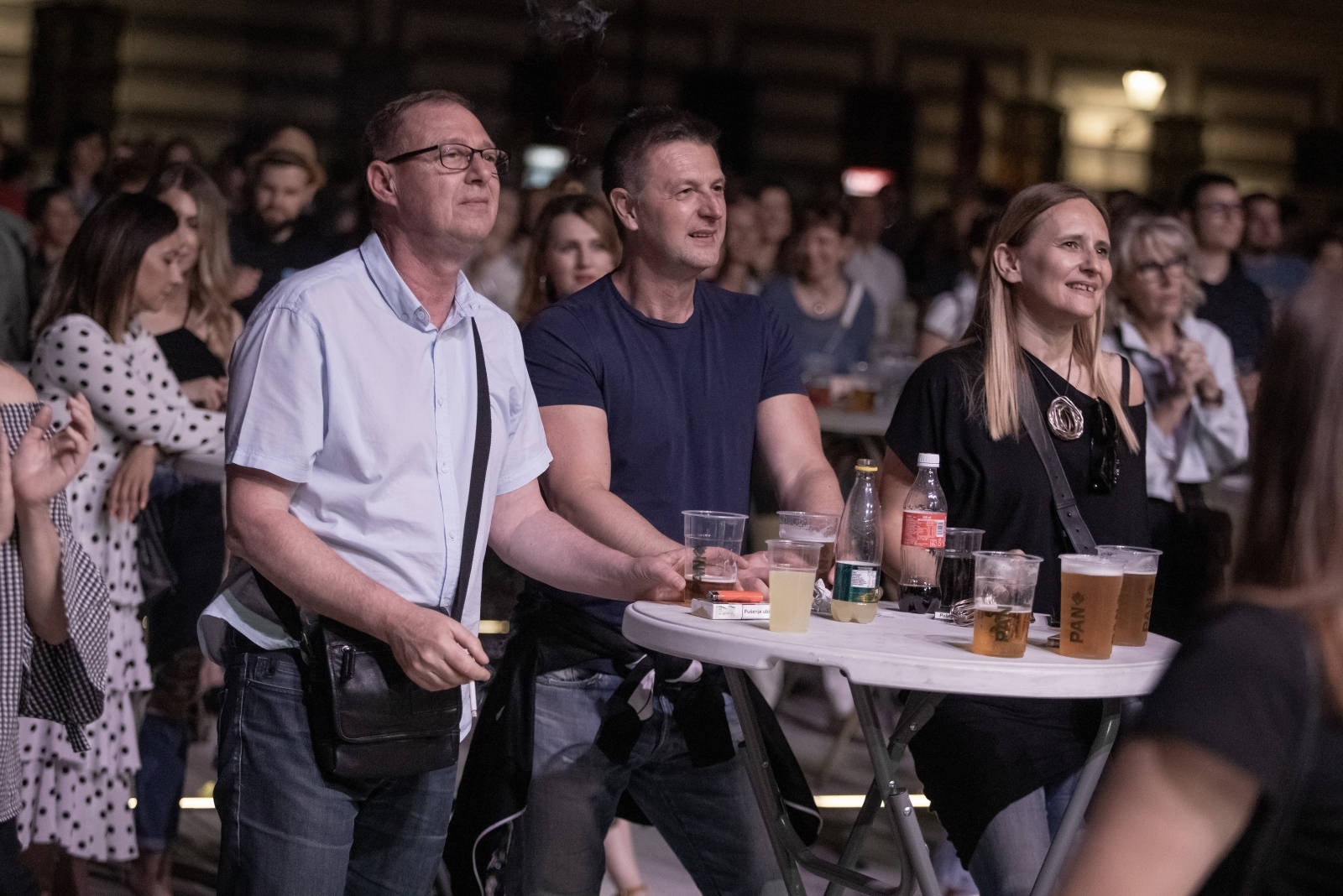 Urban raspjevao legice i lege