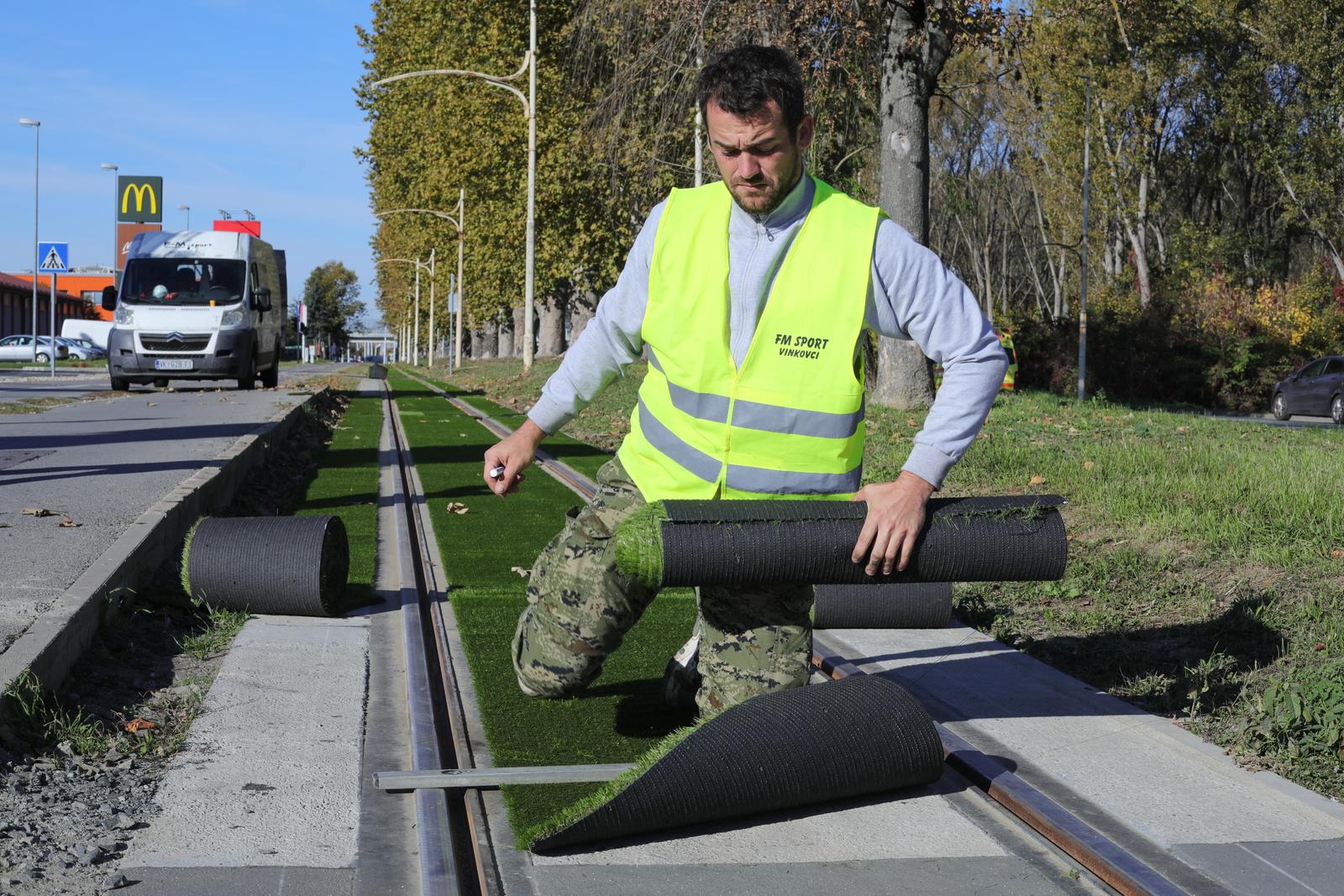 Zelena podloga na novoobonovljenoj tramvajskoj prugi