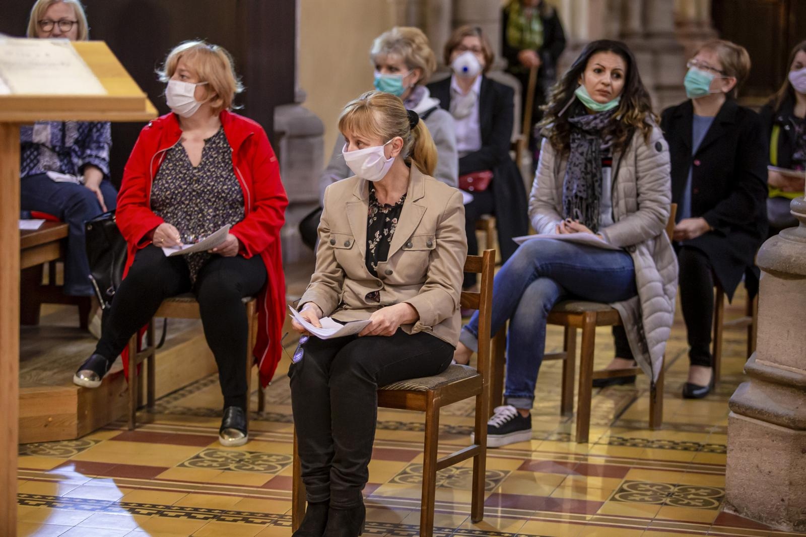 Prva nedjeljna misa u osječkoj konkatedrali uz posebne mjere protiv koronavirusa