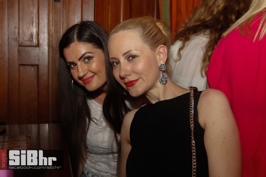 old_bridge_pub_night_life_12