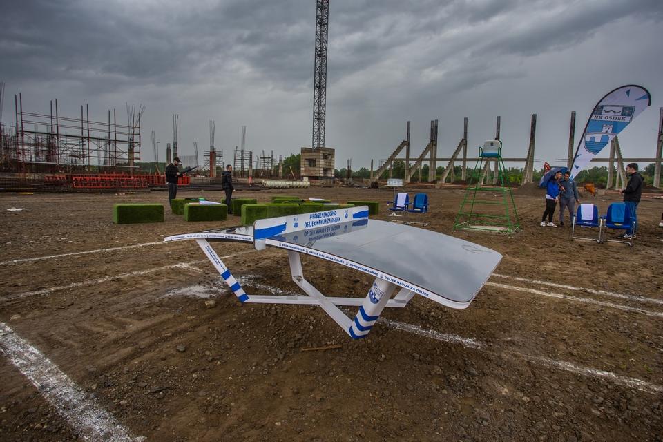 Kiša pokvarila nogometno-tenski spektakl na novom osječkom stadionu
