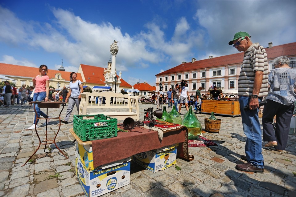 Ljetni Sajam antikviteta u Tvrđi (kolovoz 2019.) Ljetni Sajam antikviteta u Tvrđi (kolovoz 2019.)