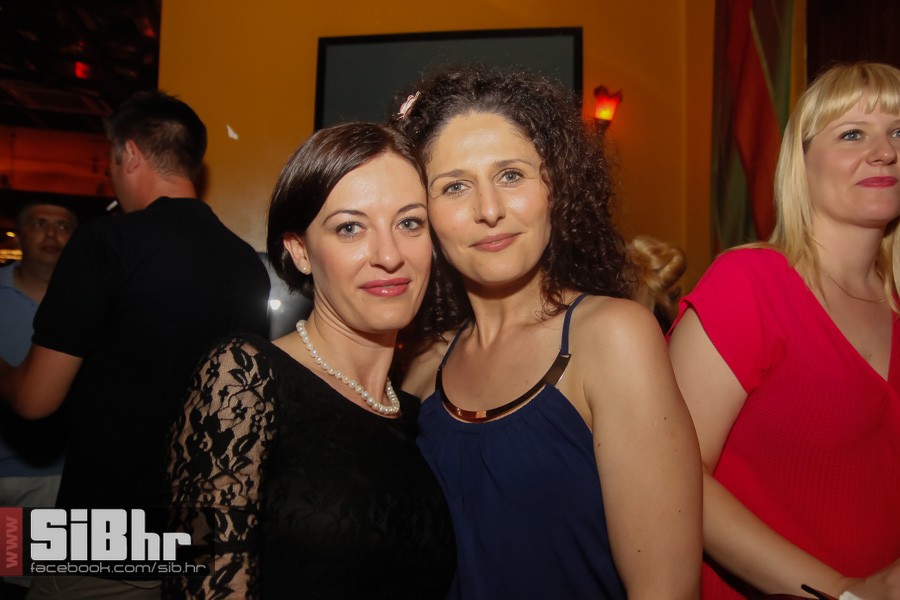 old_bridge_pub_night_life_9