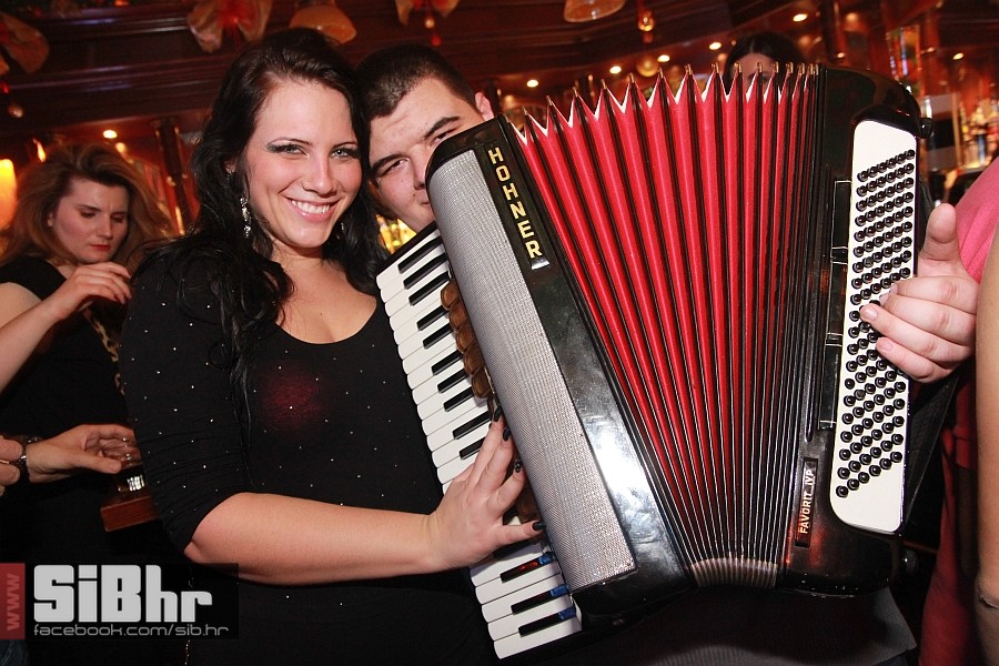 nocni_zivot_OldBridgePub_040120