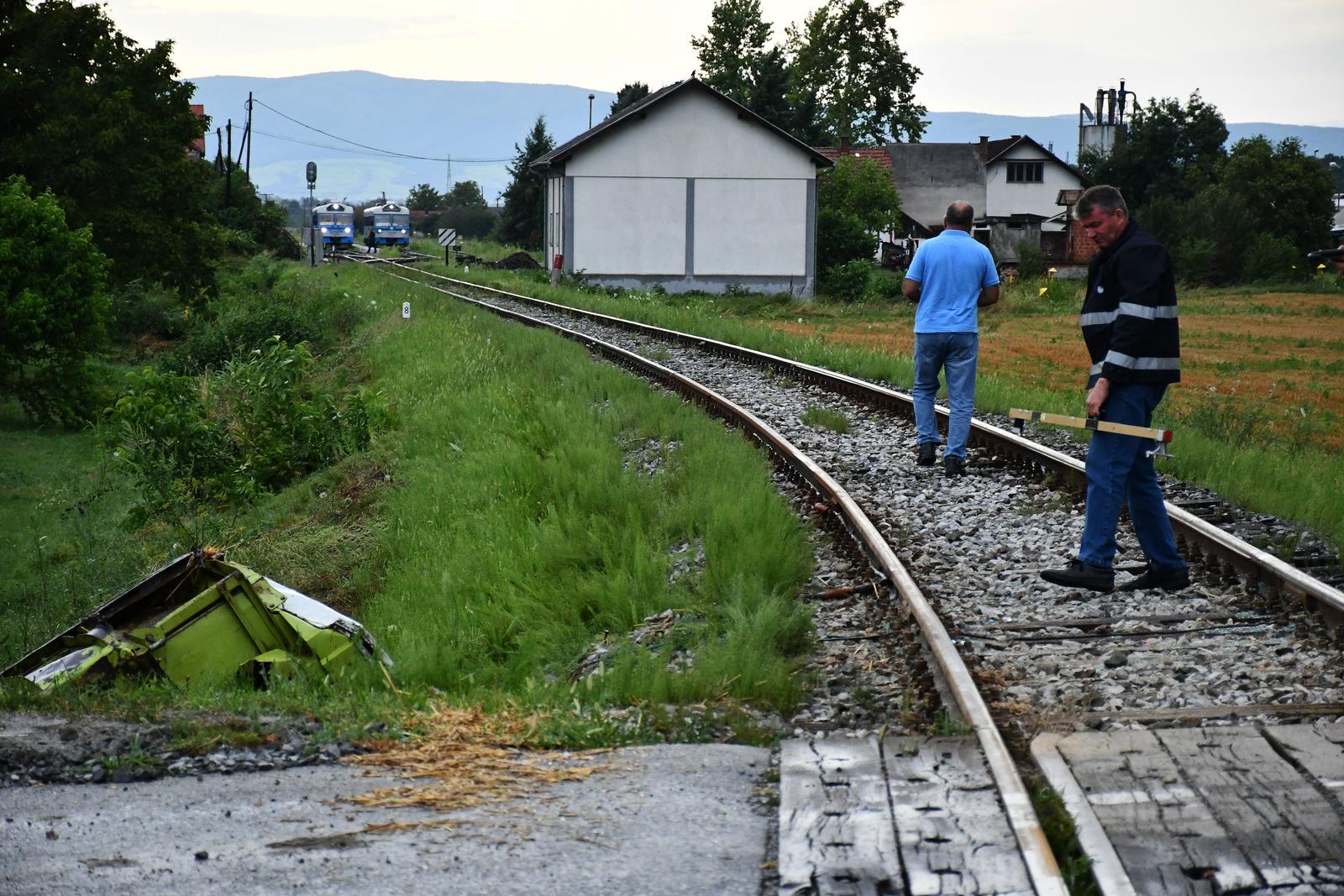 Udar vlak na kombajn u Pleternici