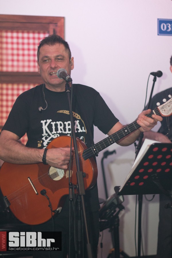 slavonia_band_outside_3