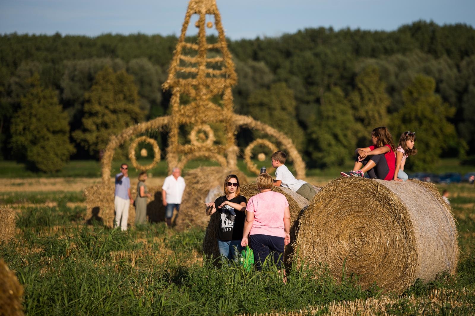 14. Slama Land Art festival 14. Slama Land Art festival