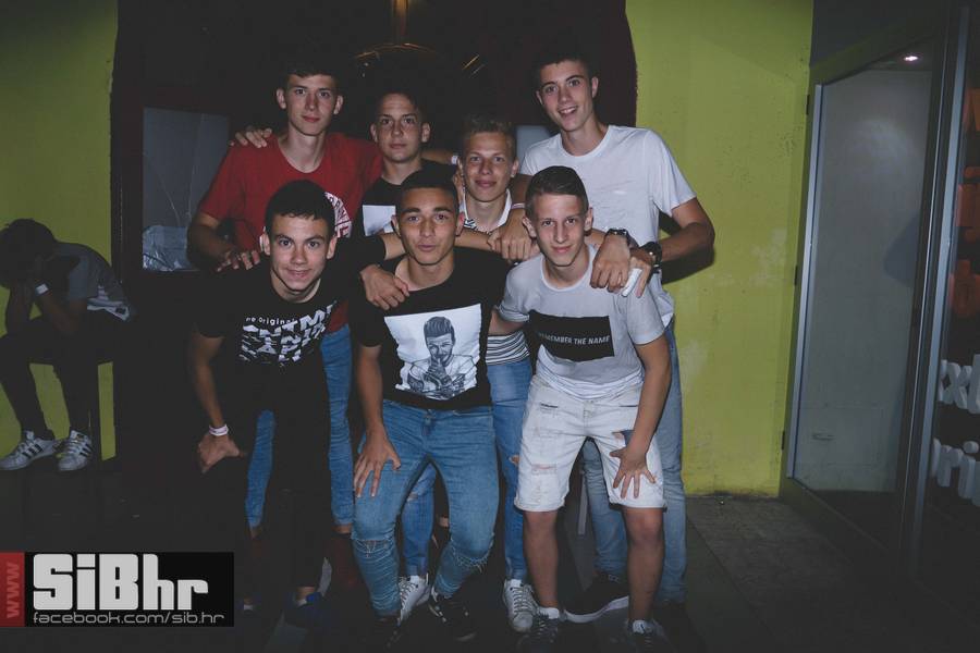 reunion_outside_38
