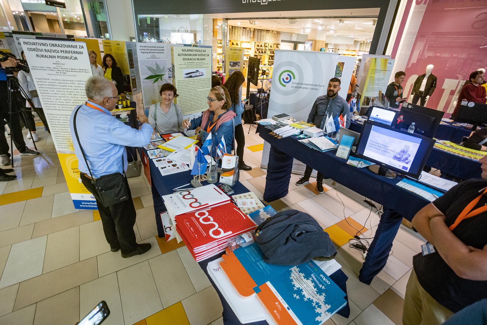 Budi UZOR/INOVA u Mall Osijek