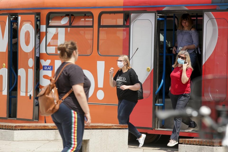 Od danas u tramvajima i autobusima obveza nošenja zaštitnih maski