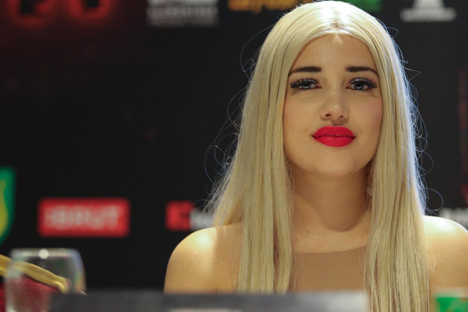 Konferencija za novinare povodom snimanja filma Wrongful Death u Belom Manastiru Konferencija za novinare povodom snimanja filma Wrongful Death u Belom Manastiru