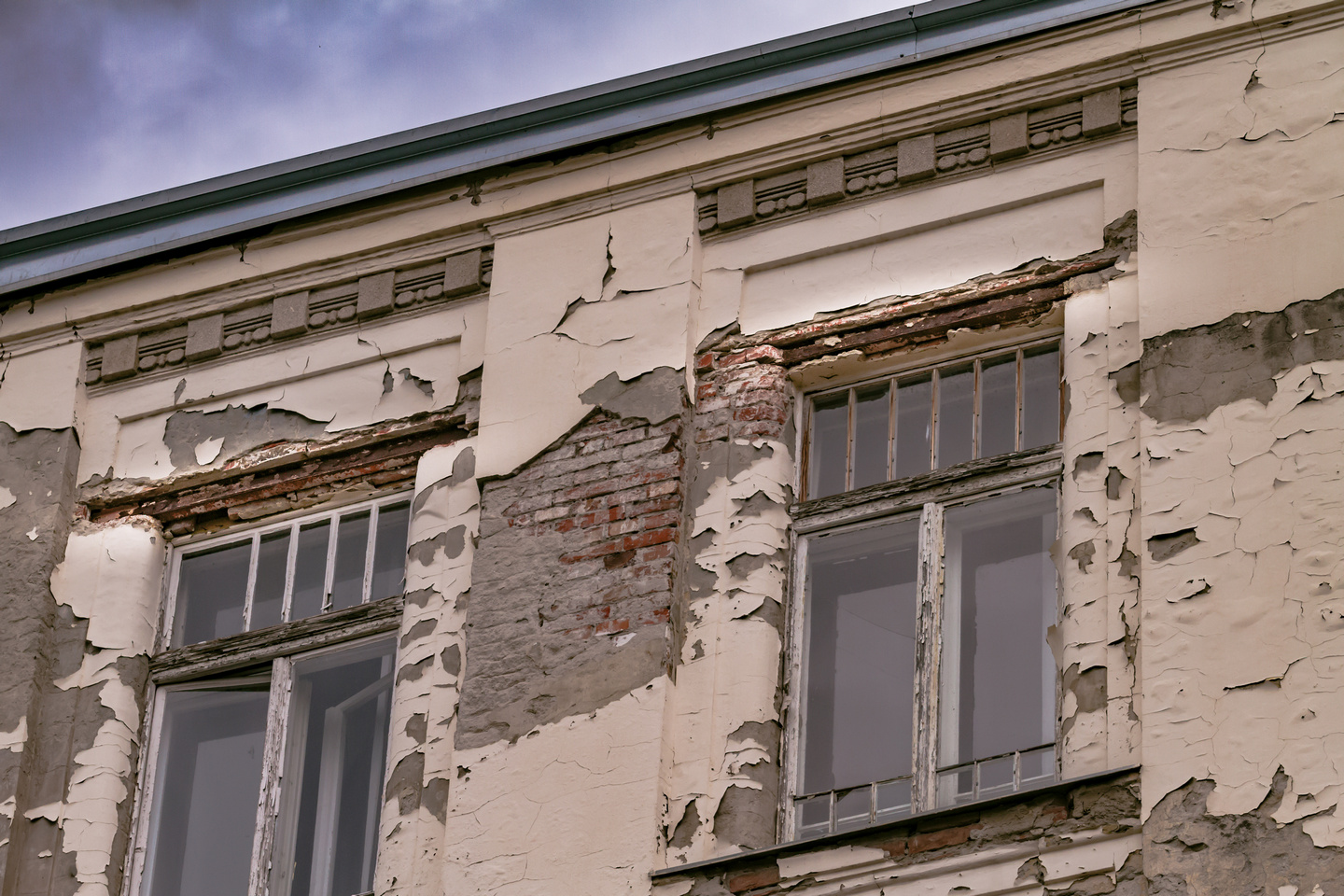 Hotel Royal i Pošta: Oronule fasade prijete prolaznicima Hotel Royal i Pošta: Oronule fasade prijete prolaznicima