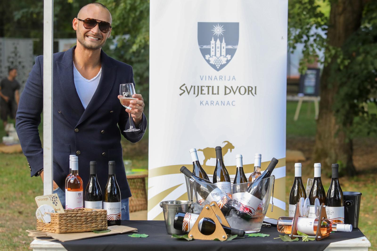 Večeri vina i umjetnosti, srpanj 2022.