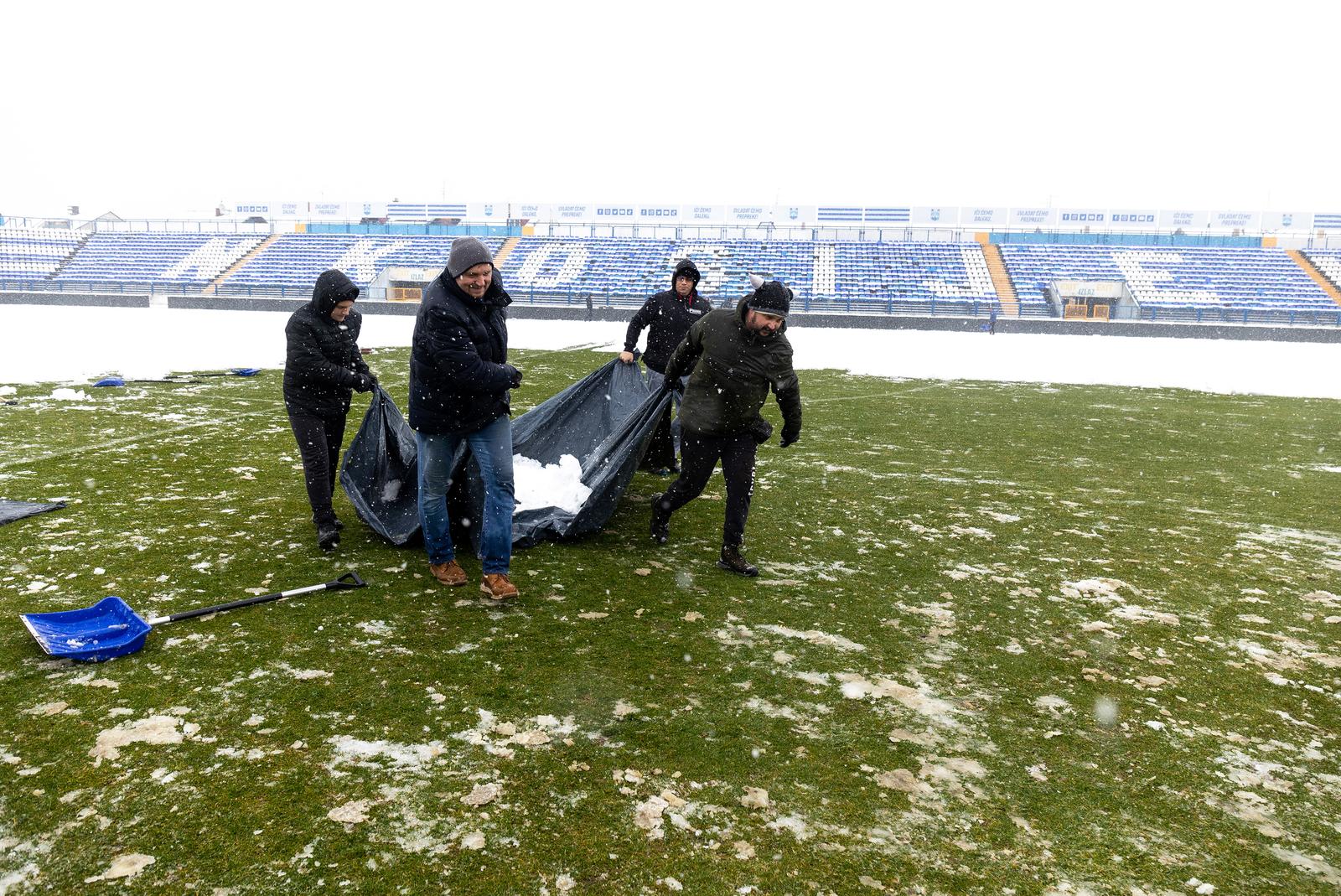 Navijači čiste Gradski vrt od snijega, veljača 2023.