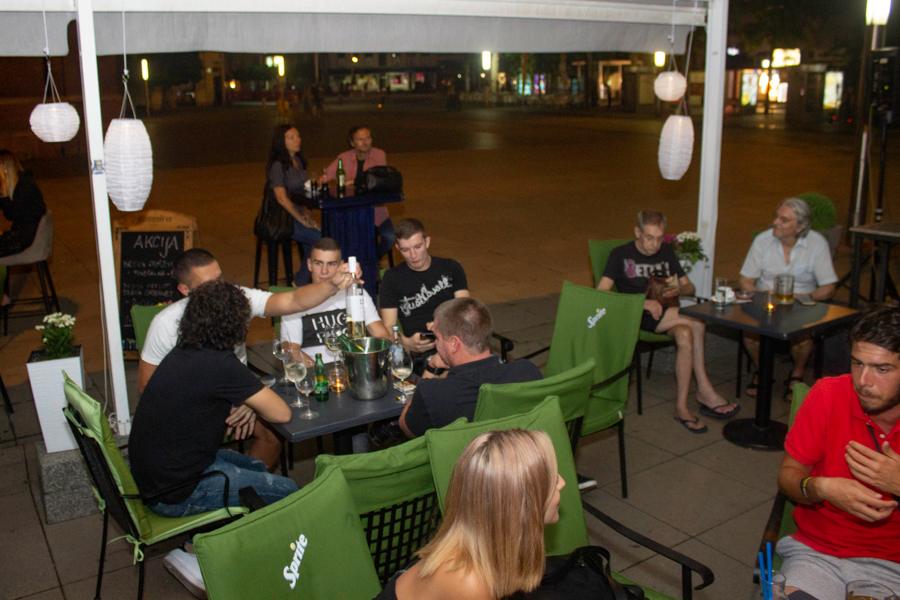 Još jedna odlična glazbena večer na terasi ’22-ojke’