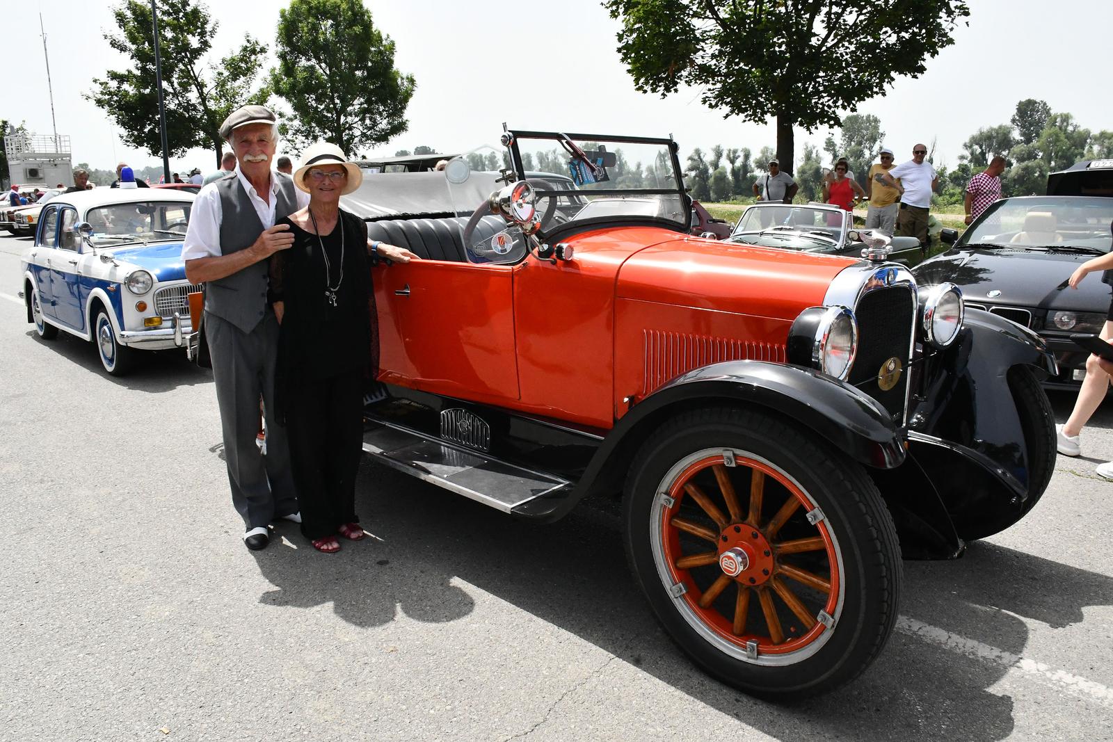 Fascinantna povijest na kotačima: Održan još jedan oldtimer susret u Slavonskom Brodu