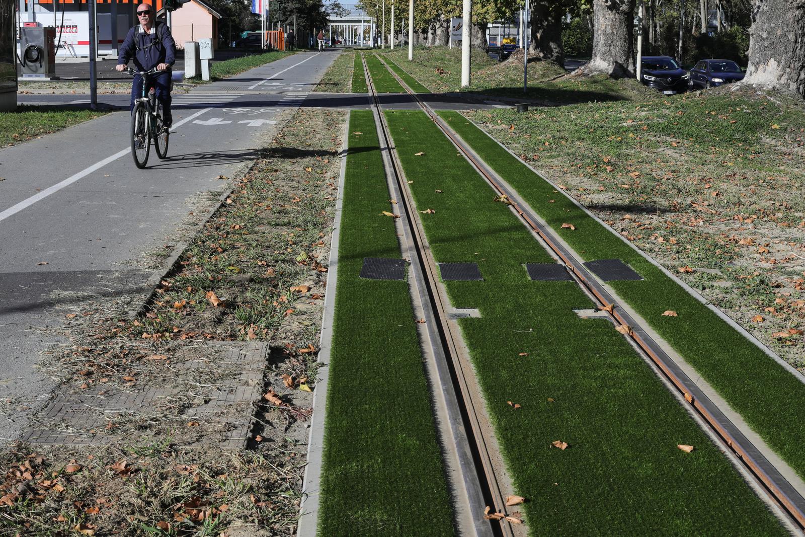 Zelena podloga na novoobonovljenoj tramvajskoj prugi