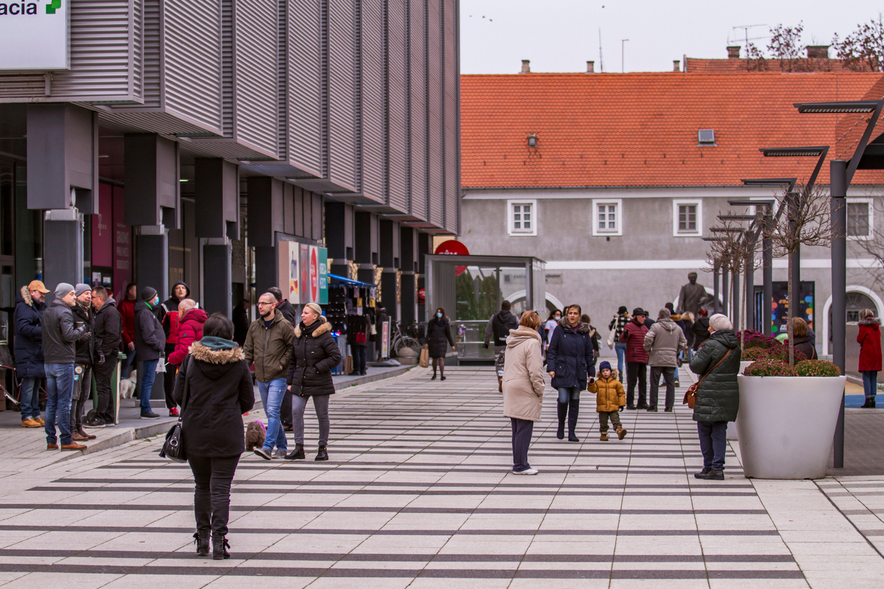 Osječani ispijali kavu s nogu