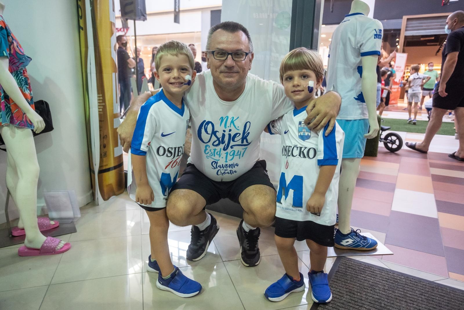 Druženje igrača NK Osijek i malih navijača
