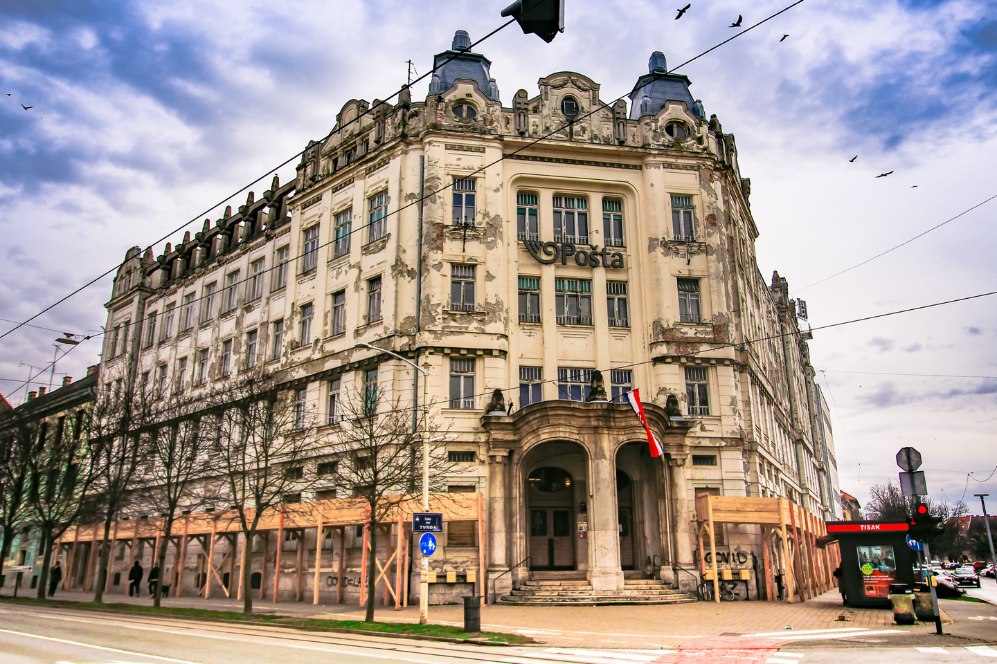 Hotel Royal i Pošta: Oronule fasade prijete prolaznicima Hotel Royal i Pošta: Oronule fasade prijete prolaznicima