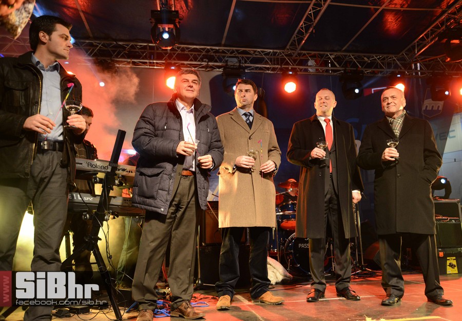 docek_nove_godine_trg_i_club_si docek_nove_godine_trg_i_club_si