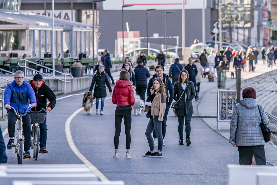 Osječane korona još nije uplašila – promenada puna šetača