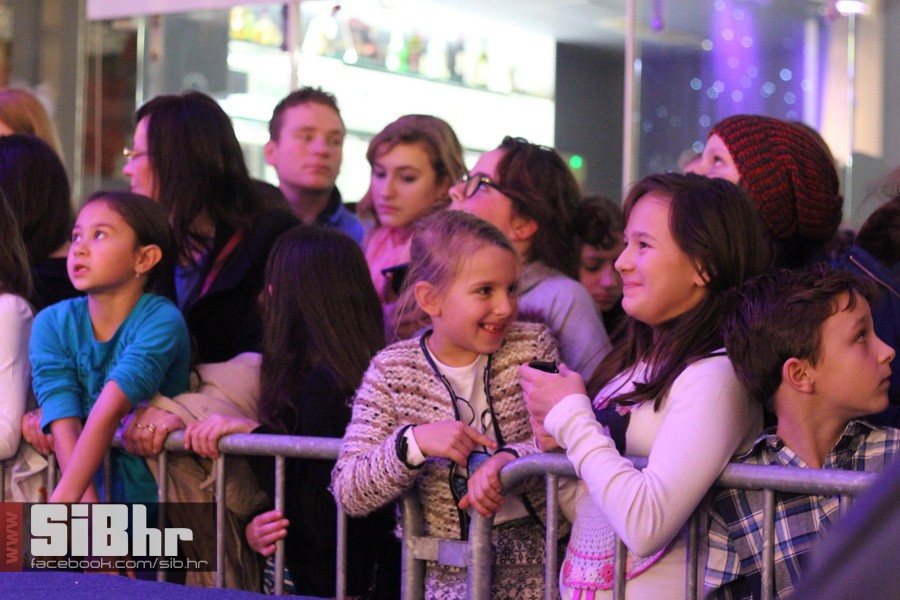 lana_i_colonia_Avenue_mall_6