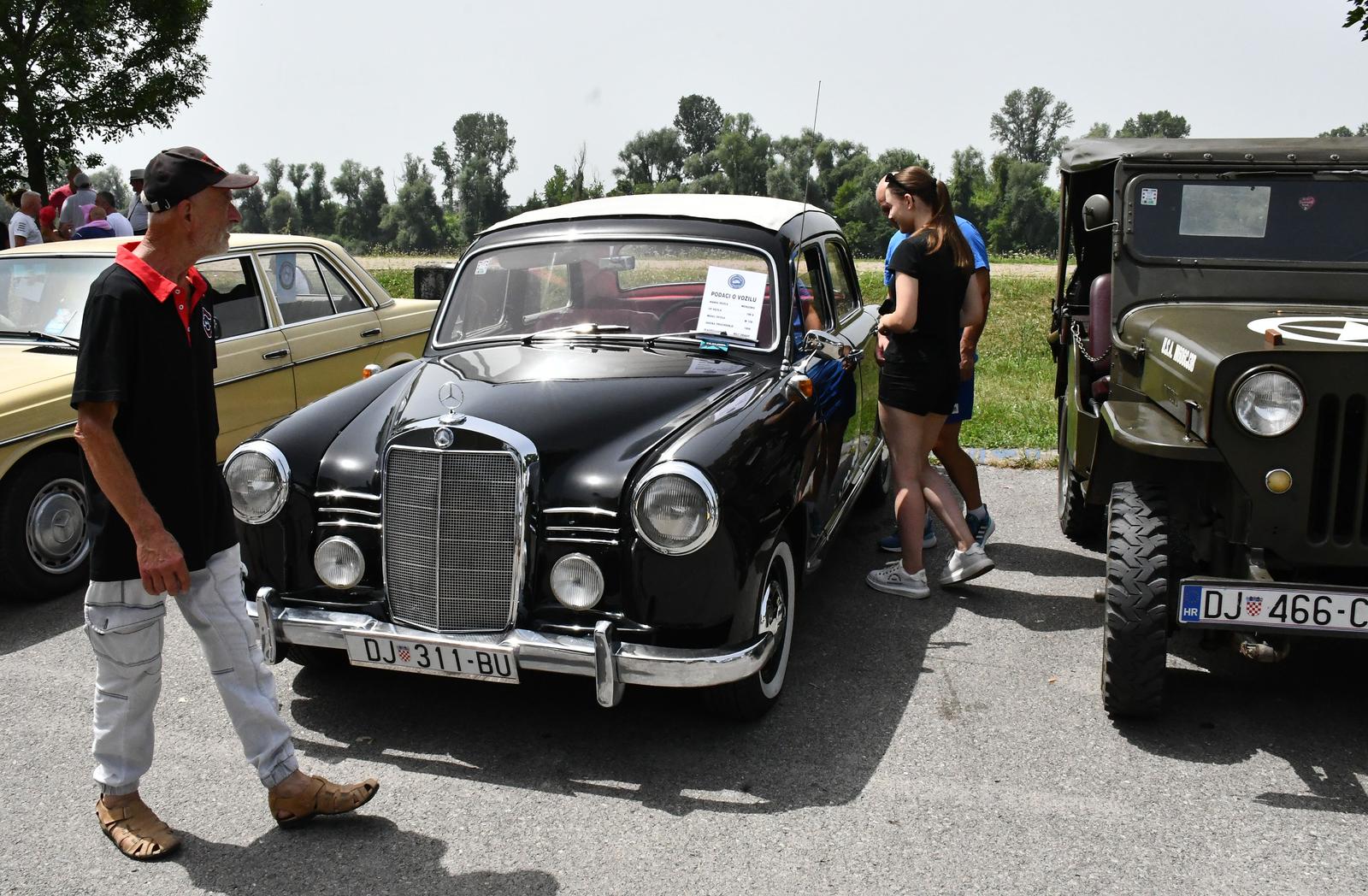 Fascinantna povijest na kotačima: Održan još jedan oldtimer susret u Slavonskom Brodu