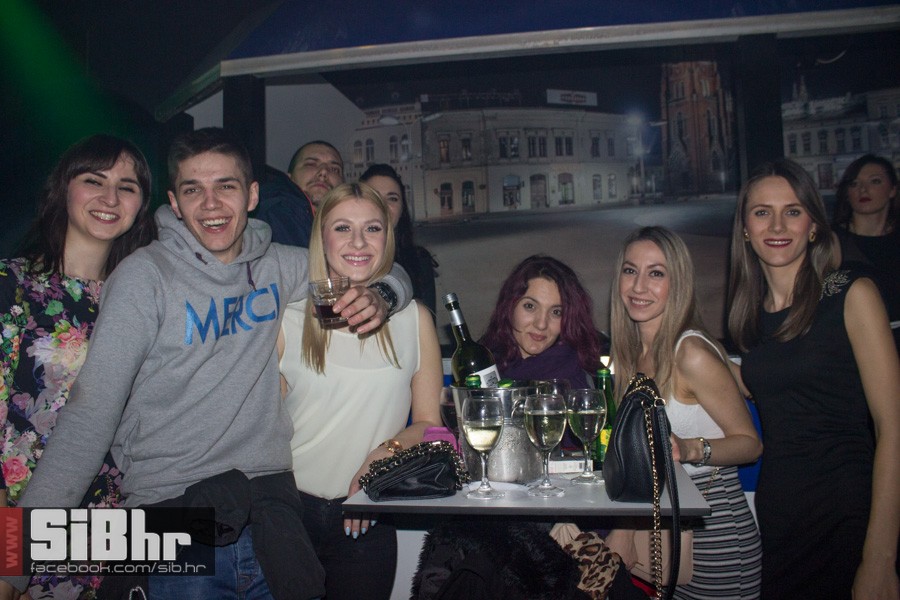 outside_striptiz_osijek_5