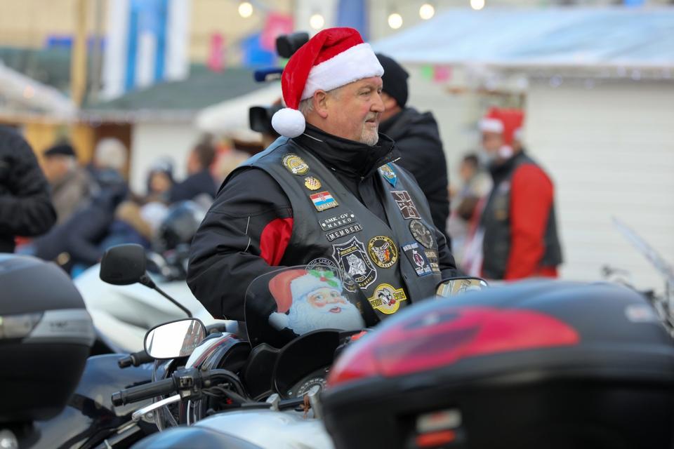 Motomrazovi i ove godine razveselili najmlađe Osječane