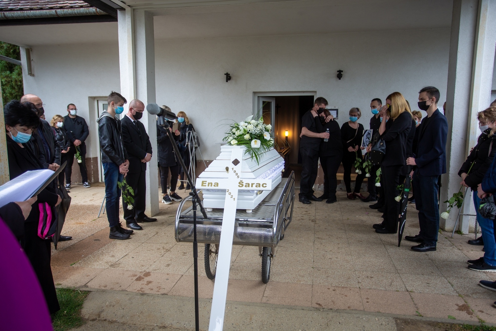 Posljednji ispračaj Ene Šarac