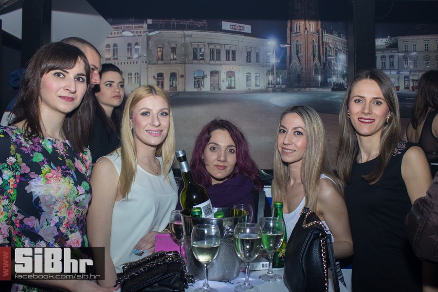 outside_striptiz_osijek_4