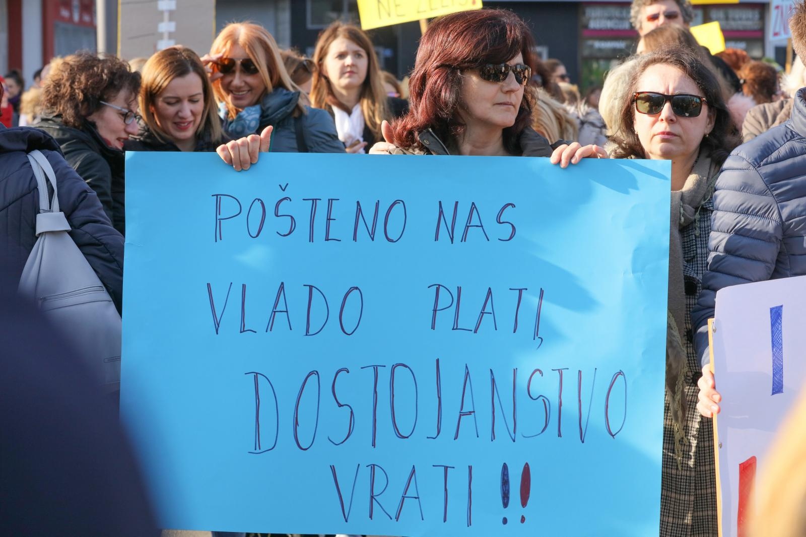 Osječani pružili podršku prosvjetarima