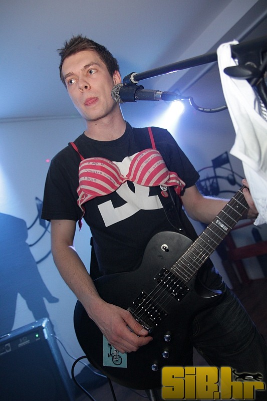 skapada_pullover_medium_17_11_2