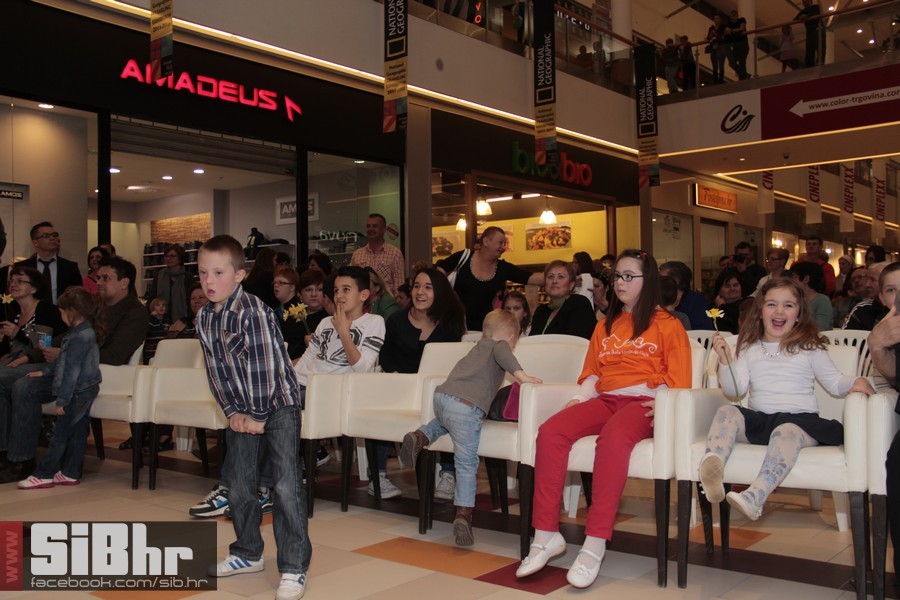 down_avenue_mall__2014_35