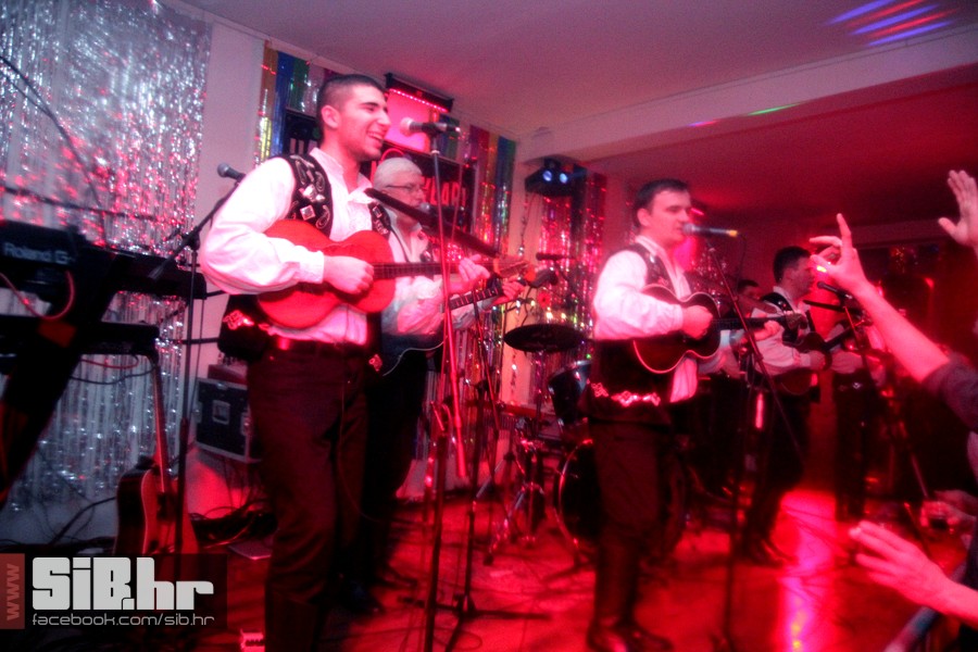 novagtrgkinolumiermediumlotus10 novagtrgkinolumiermediumlotus10