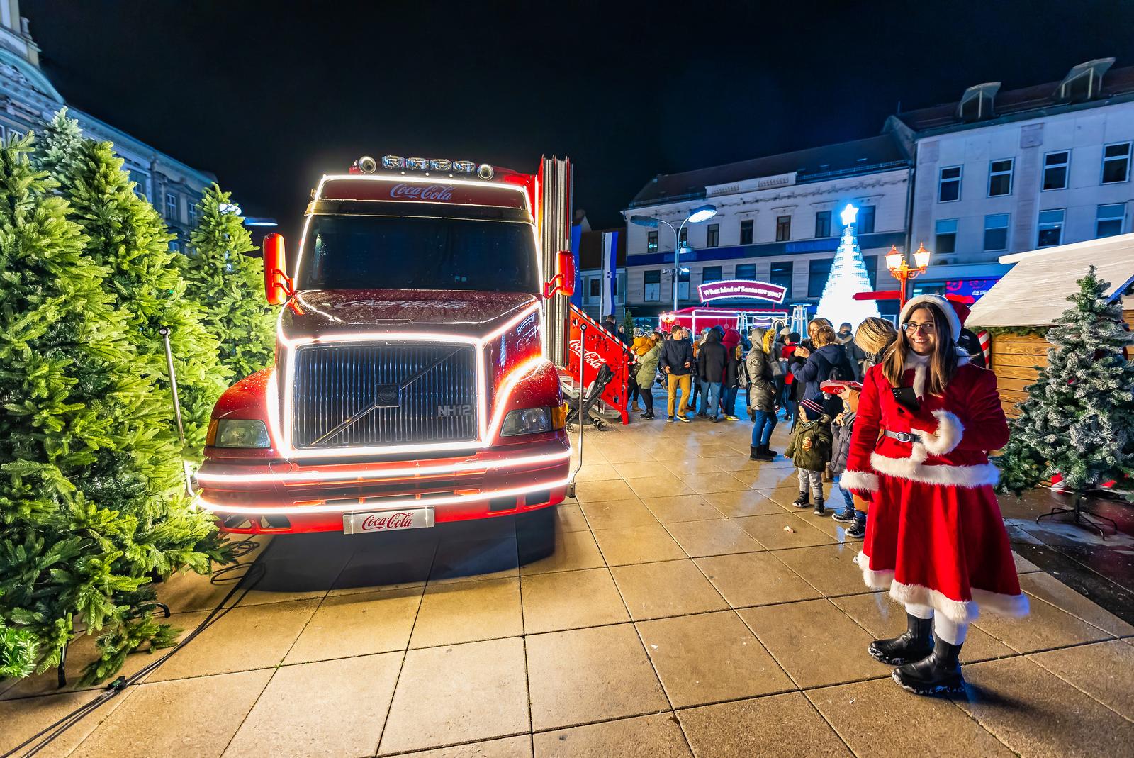 Coca-Colin božićni kamion u Osijeku 2023.