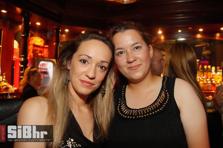 old_bridge_pub_night_life_18