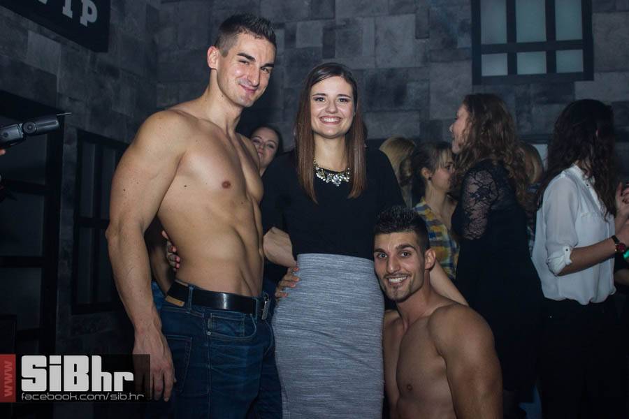 muski_striptiz_outside_SiBhr_74