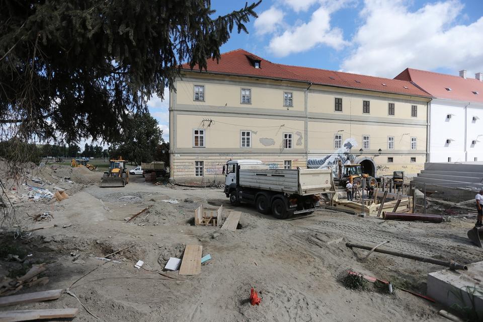 Tvrđa, Osijek – Radovi u okviru projekta “Edukativni i informativni turistički centar mladih Stara Pekara s Trgom Vatroslava Lisinskog”