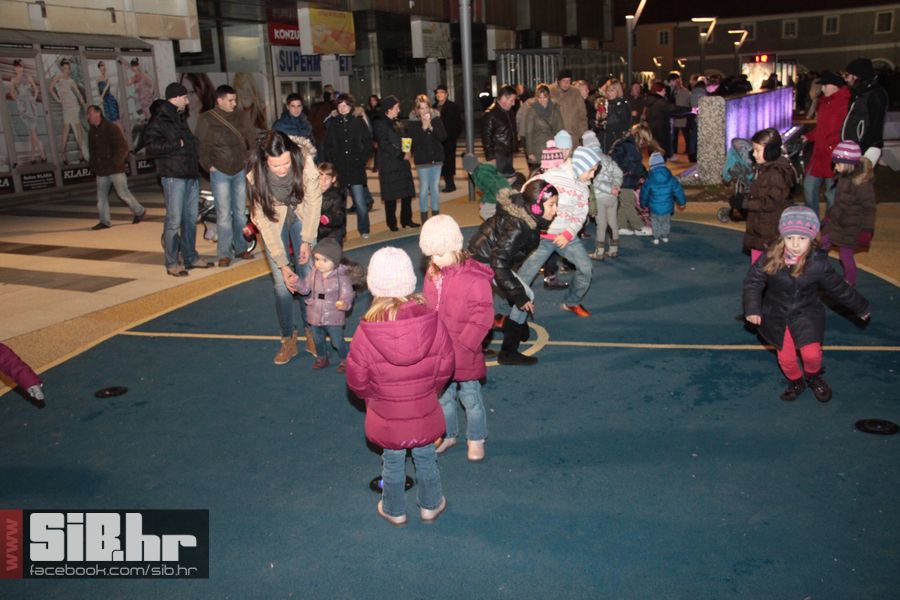 SvecanoOtvorenTrgSlobode_SiBhr_