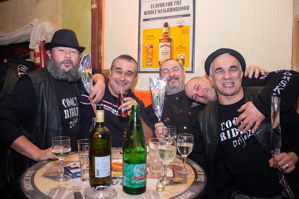 Motoristi partyjali u Balotama uz svirku uživo grupe Lucky day
