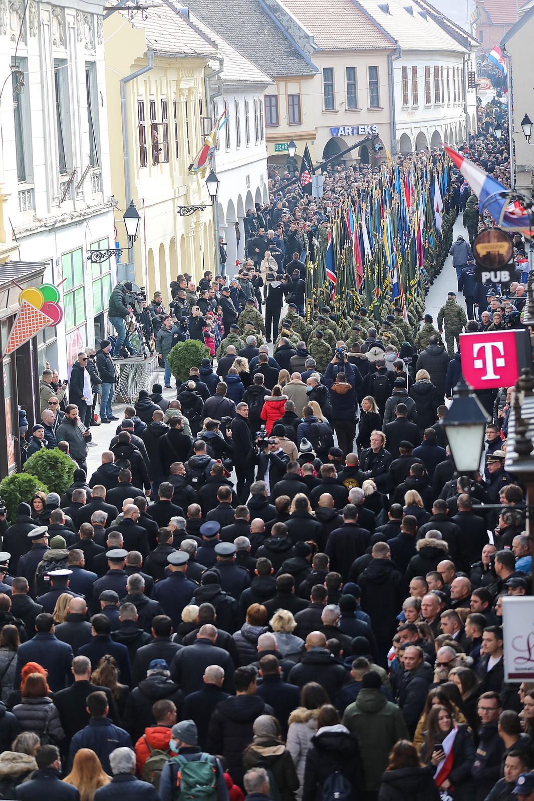 Deseci tisuća ljudi došlo u Vukovar odat počast gradu heroju
