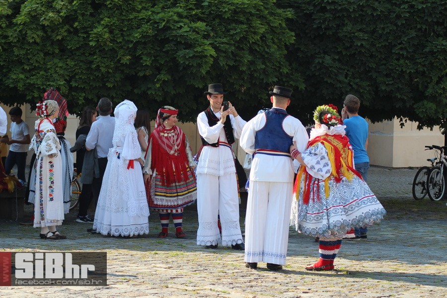 ana_rucner_Drmes_spot_SiBhr_40