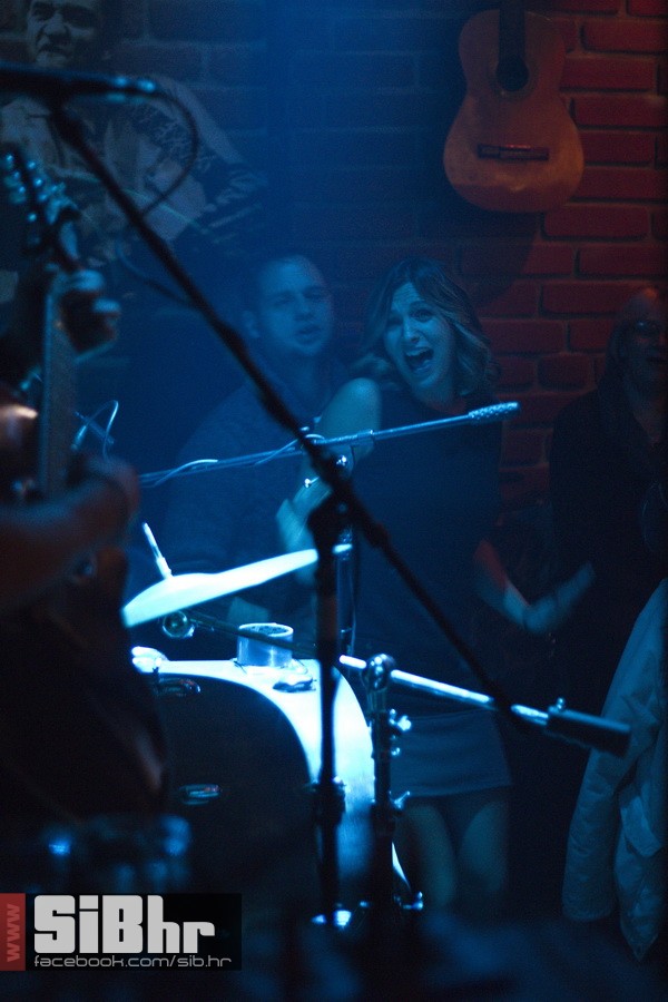 akusticna_svirka_cadillac_12