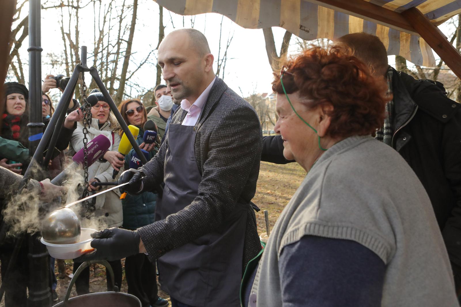 Blagdanska podjela fiša u Perivoj kralja Tomislava Blagdanska podjela fiša u Perivoj kralja Tomislava