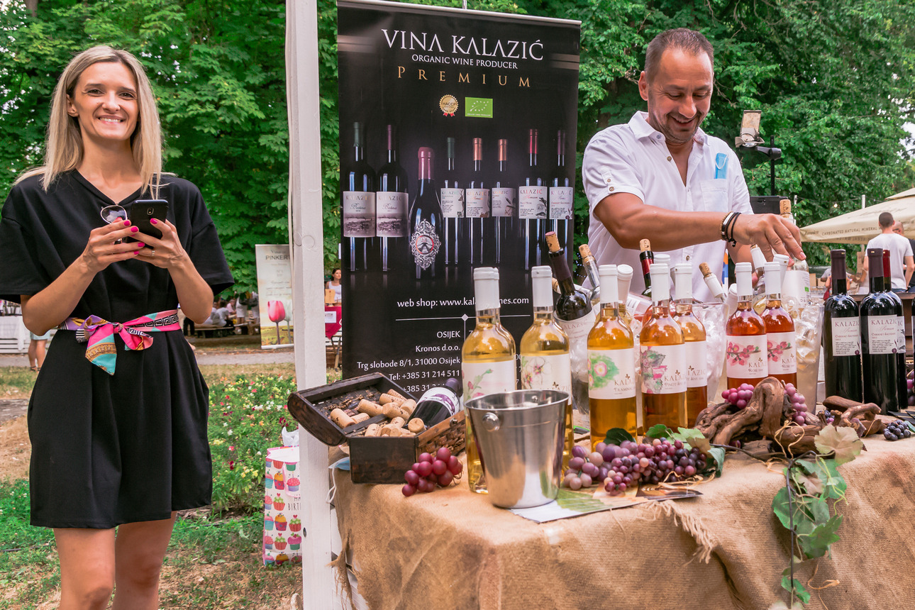 Večer vina i umjetnosti u Osijeku Večer vina i umjetnosti u Osijeku
